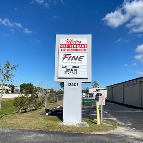 Metro Self Storage Sign